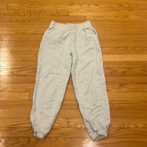 American Eagle light gray sweatpants size women’s small.